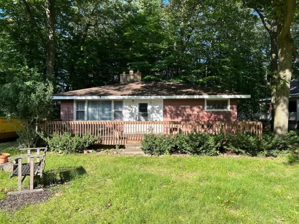 1095 Elm St, Pt Austin, MI 48467