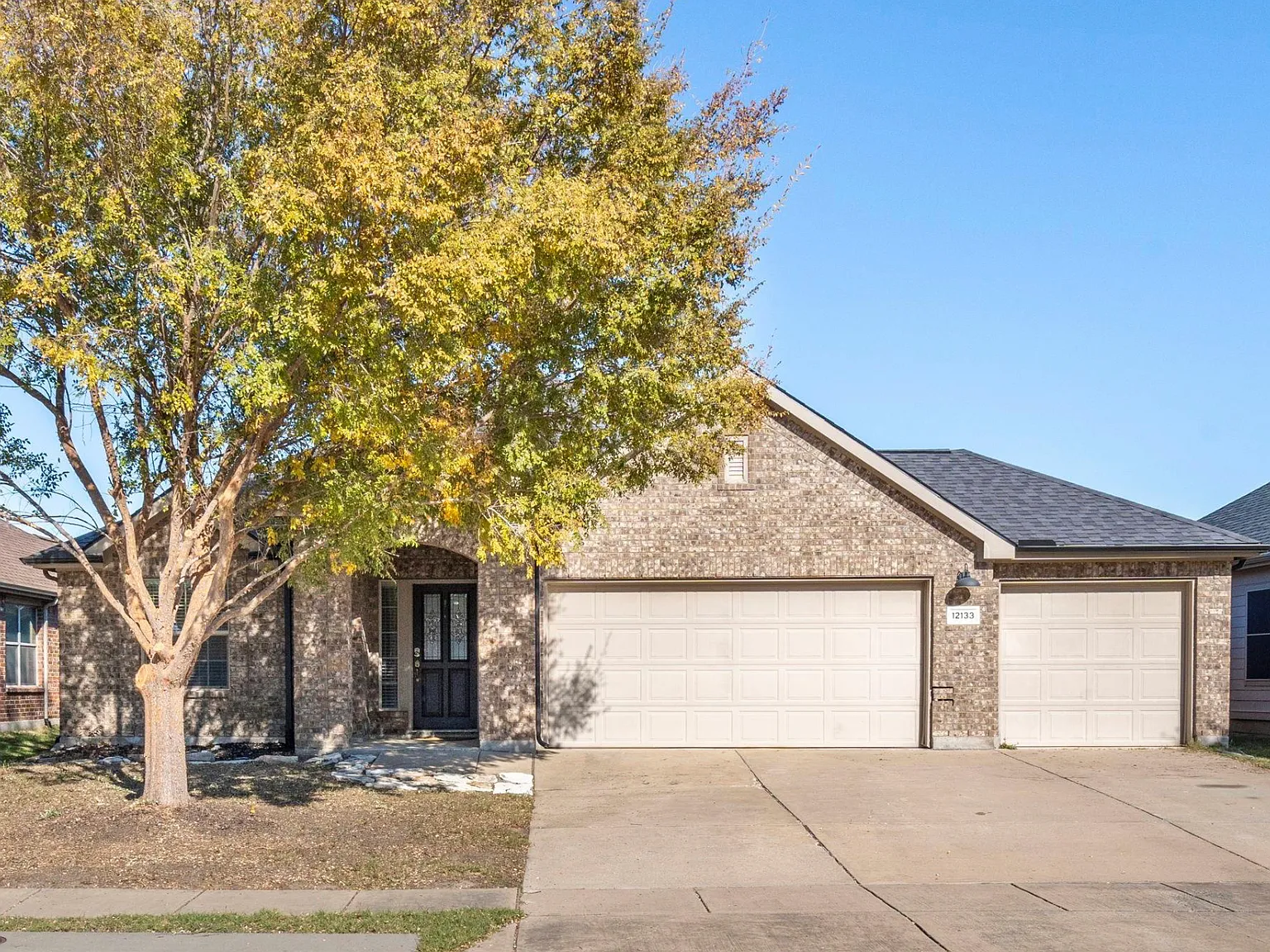 4 bed, 2013 sqft, $2,649 — Photo 1