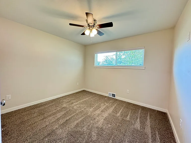 1442 E Broadway St — Photo 26