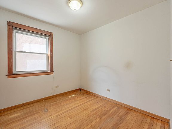 5th image of 5019 W Montrose Ave