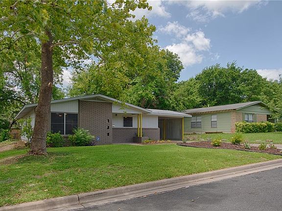 2nd image of 1417 Yorkshire Dr