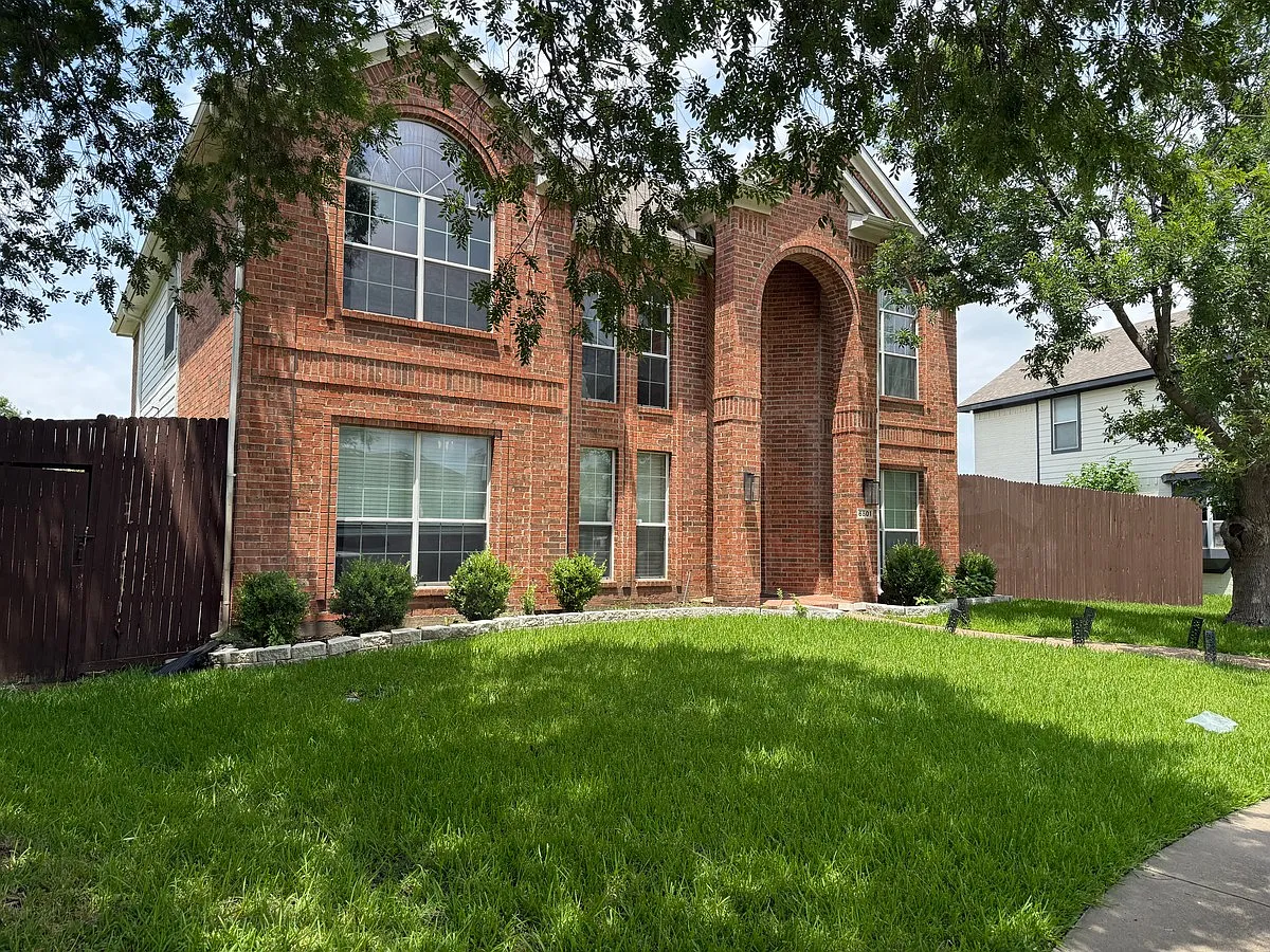 4 bed, 3.0 bath, 2562 sqft, $2,999 — Photo 2