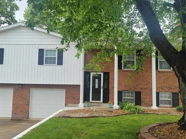 50 Glenwood Dr, Glen Carbon, IL 62034