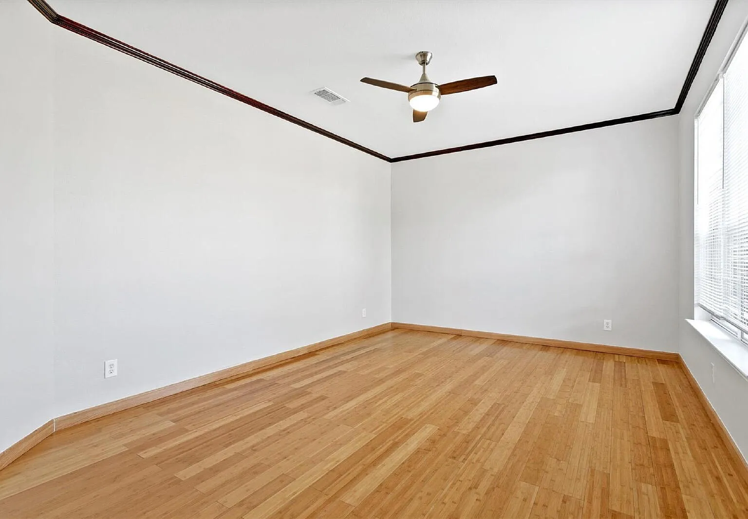 4 bed, 3.5 bath, 2765 sqft, $2,945 — Photo 4
