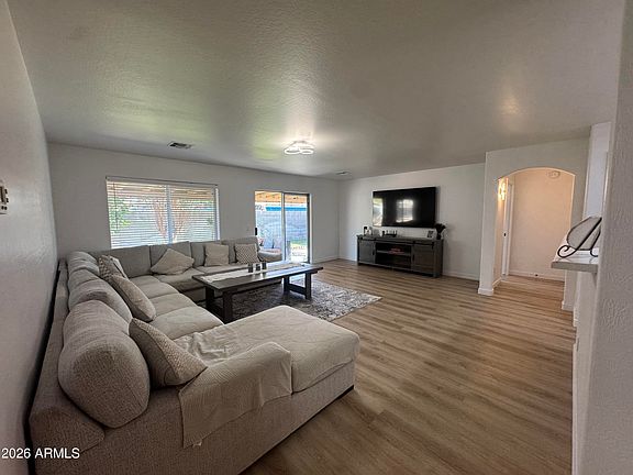 3rd image of 2739 E BEVERLY Lane