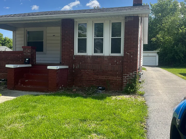 660 S Haworth Ave — Photo 3