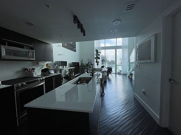 3rd image of 665 NE 25th St #203