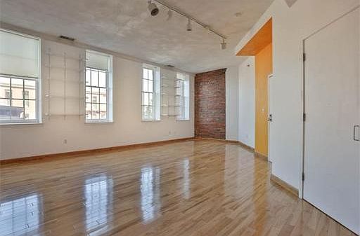 4th image of 19-23 Pleasant St #304