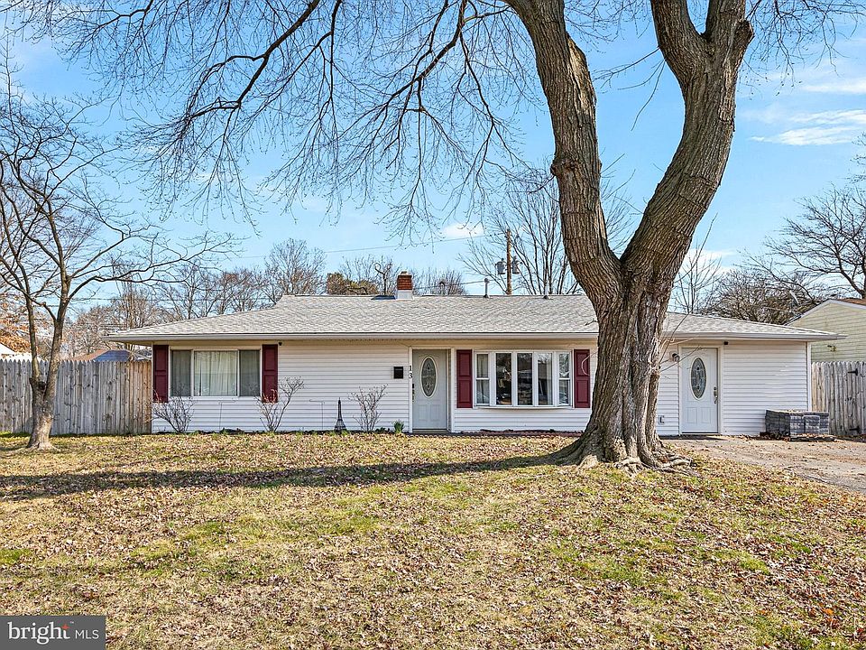 1st image of 13 Kullen Dr