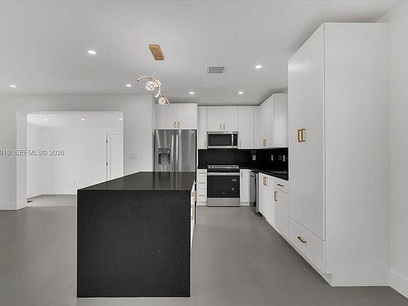 5th image of 1110 NW 183rd St