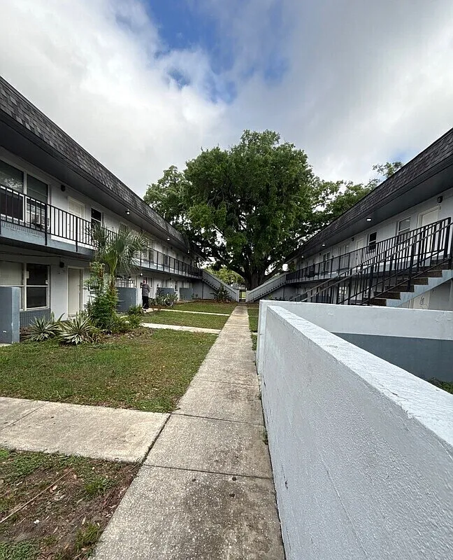 1 bed, 1.0 bath, $890 — Photo 1