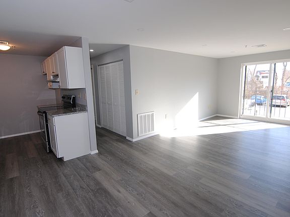 2nd image of 522 Abbott Farm Ln #522
