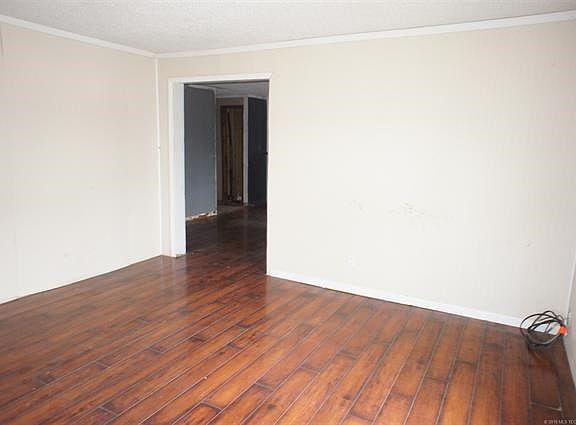 4th image of 1004 W Denver St