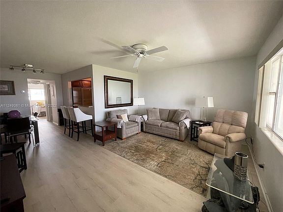 5th image of 100 Shore Ct APT 106