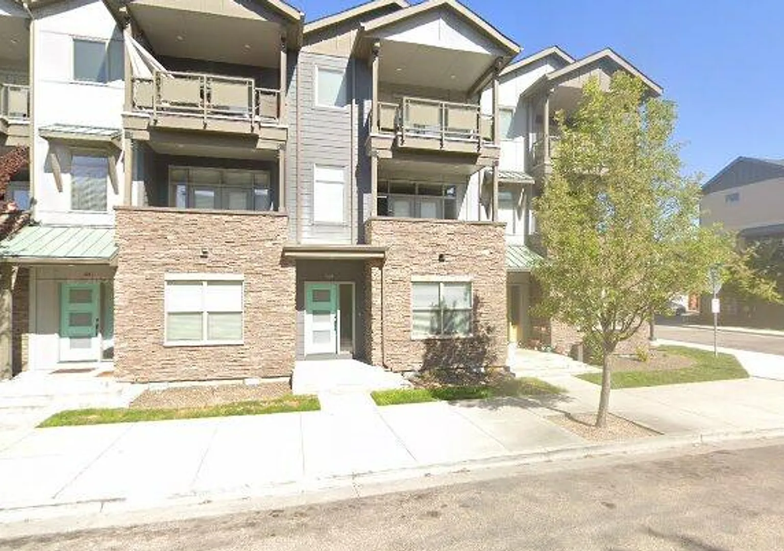 3bed/3.5bath Townhome, all appliances included, 2 car garage — Photo 1