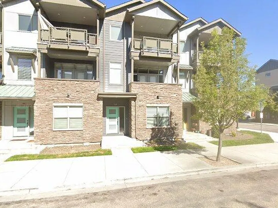 469 E Trackstand Ln