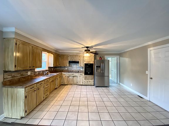 4th image of 230 W End Dr