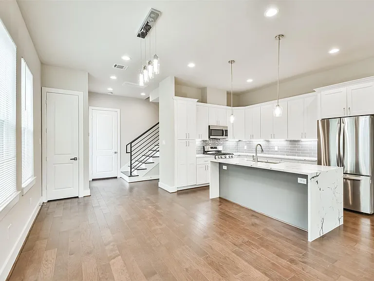 810 Mansfield St — Photo 23