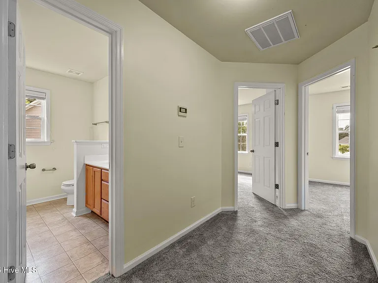 1004 Summerfield Ct — Photo 9