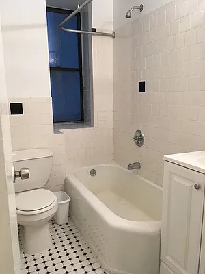 Rented by NYLA Realty | media 3