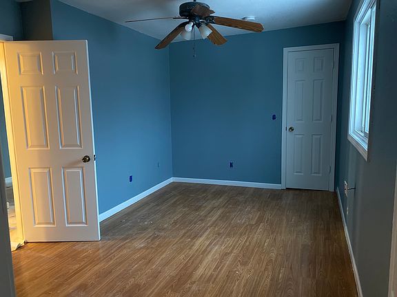 Upstairs front bedroom