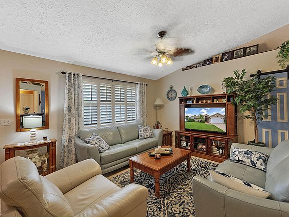 3rd image of 1009 SW Cornelia Ave