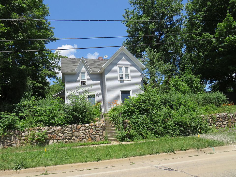 1st image of 77 Goguac St E