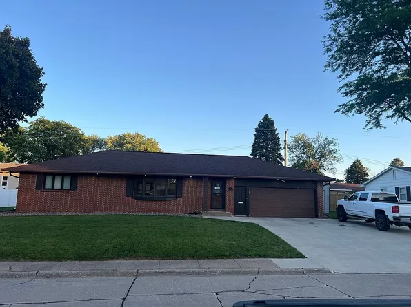 514 Evelyn Dr, Le Mars, IA 51031