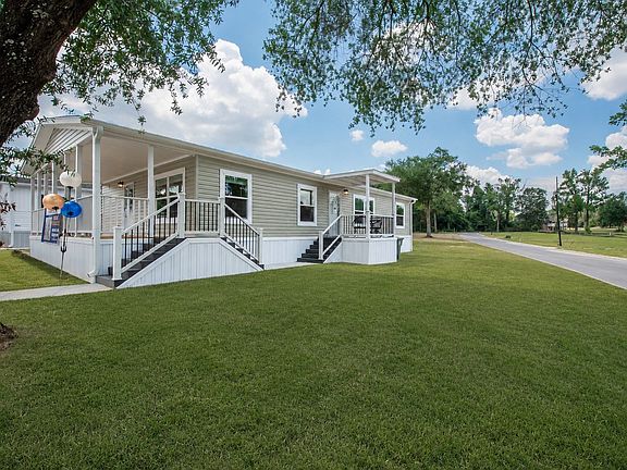 Exterior Image-2-Clayton 350 Saddle Creek