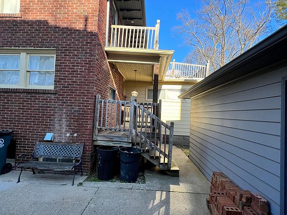 2nd image of 815 W 4th St