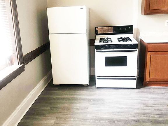 5th image of 3255 Bishop St #1