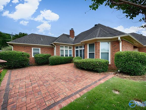 3rd image of 1809 Edgemere Ct SE