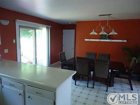 4th image of 204 E White St