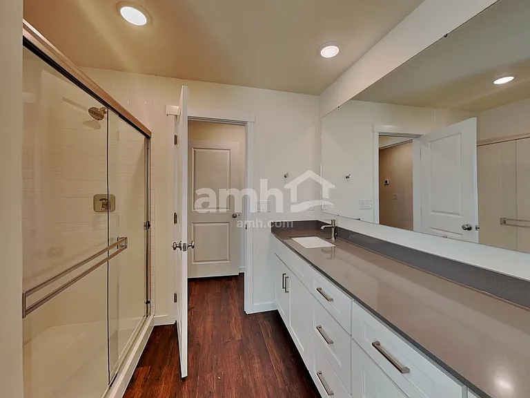 1519 N Barkvine Ave — Photo 12