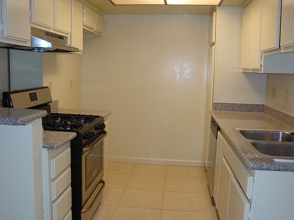 3rd image of 10030 Rosecrans Ave APT 27