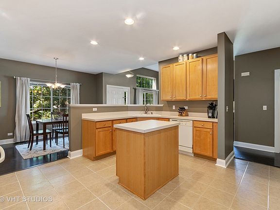 4th image of 2241 Stoughton Dr