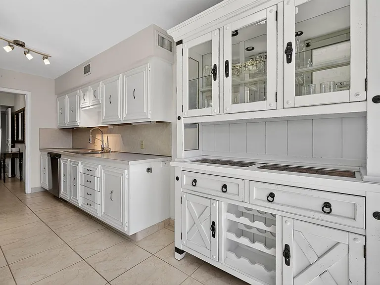 3400 N Ocean Dr #408 — Photo 6