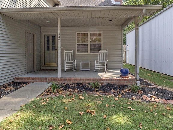 3rd image of 1524 Lark Ln