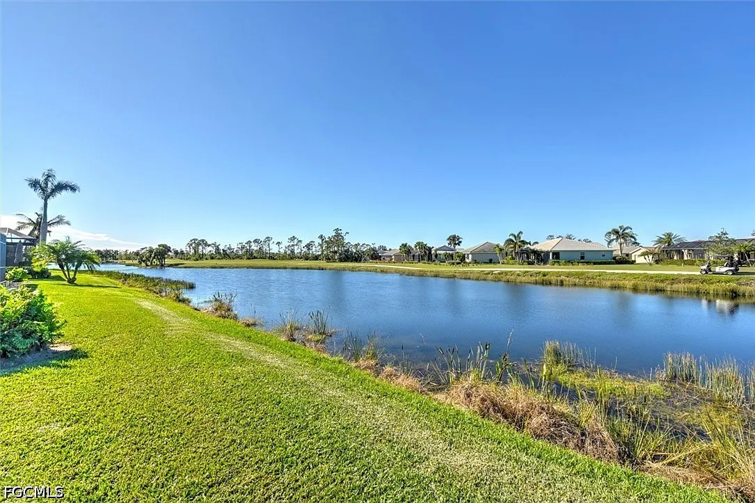 3 bed, 2.0 bath, 1586 sqft, $2,400 — Photo 3