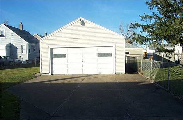 2nd image of 8 Reiman St