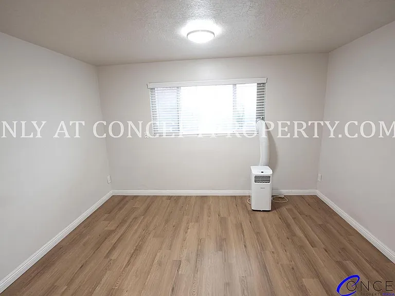 943-971 Chapel Dr — Photo 32