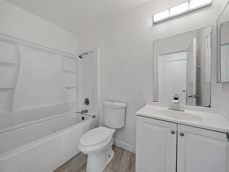 3805 Winona Ave #5 — Photo 3
