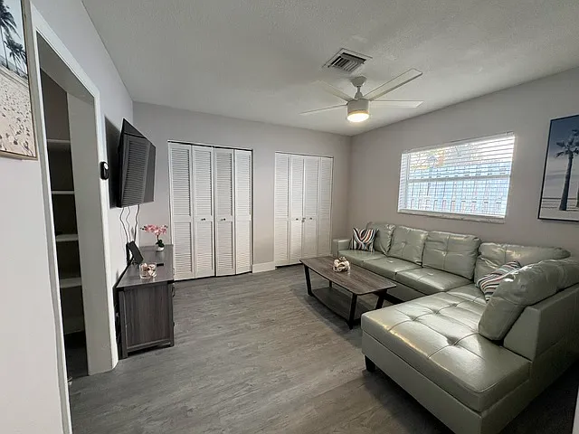 1 bed, 800 sqft, $1,900 — Photo 1