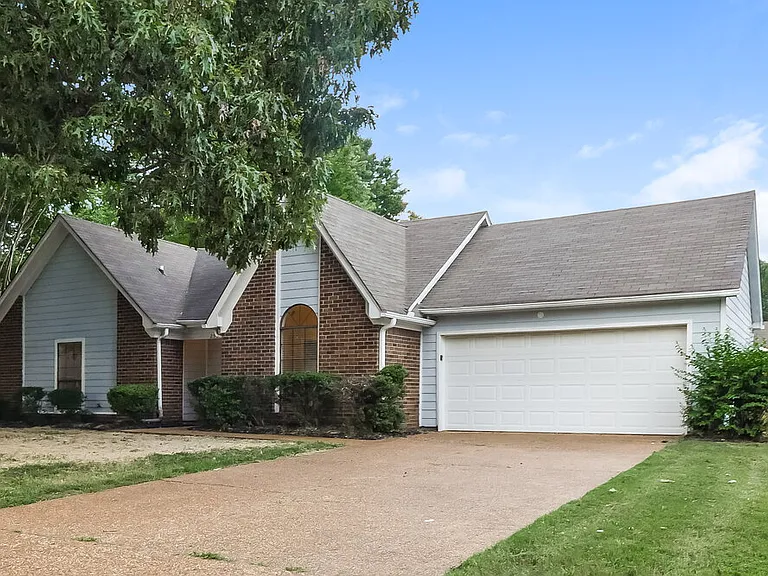 2590 Laurelcrest Dr — Photo 3