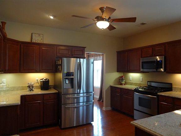 5th image of 401 Kingston Ct