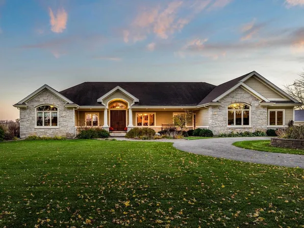 3027 Castleton Crossing, Sun Prairie, WI 53590