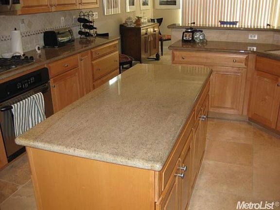 4th image of 100 Sage Hill Pl