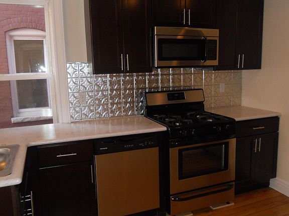 3rd image of 1110 Main St APT 15
