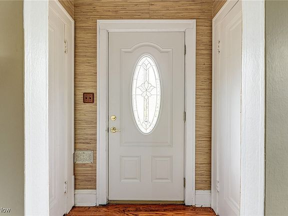 5th image of 159 Stanford Dr