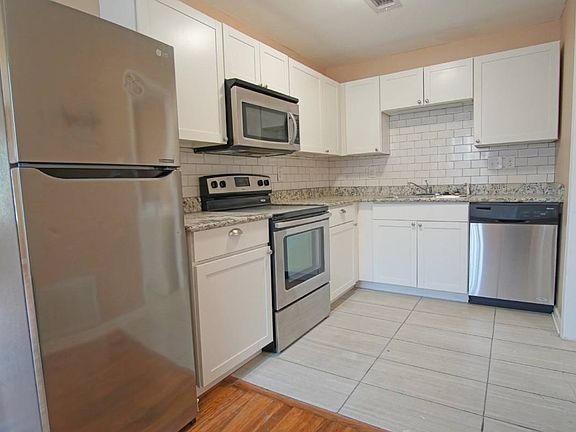 3rd image of 653 Wynnehurst St